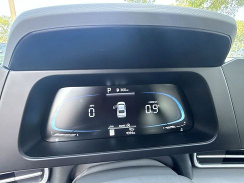 Used 2025 Hyundai Elantra SE FWD image 20