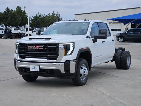 New 2026 GMC Sierra 3500 Pro w/ Convenience Package image 2