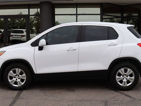 Used 2018 Chevrolet Trax LS w/ LPO, Cargo Package FWD image 8