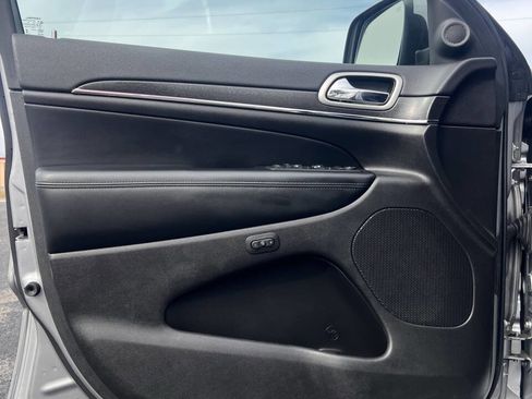 Used 2018 Jeep Grand Cherokee Limited image 12