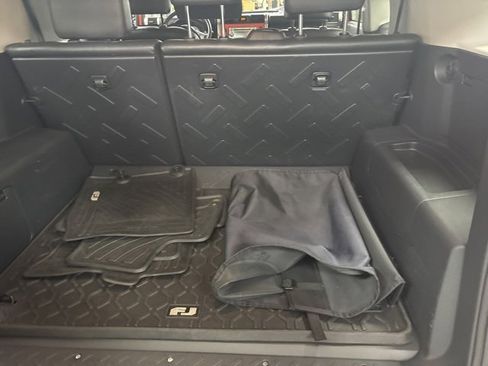 Used 2014 Toyota FJ Cruiser 4WD image 12