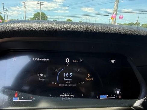 Used 2022 Jeep Grand Cherokee Laredo w/ Luxury Tech Group I AWD/4WD image 17