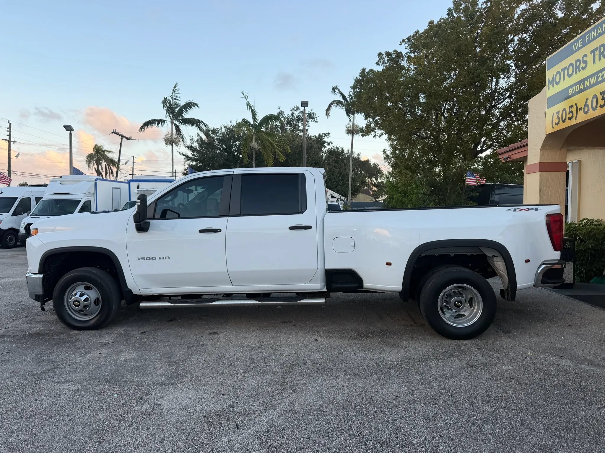 Used 2020 Chevrolet Silverado 3500 W/T w/ Gooseneck/5TH Wheel Package AWD/4WD image 2