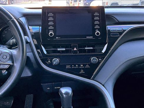Used 2022 Toyota Camry SE image 7