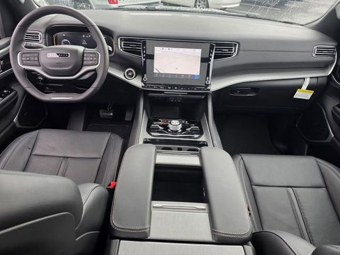 Used 2025 Jeep Wagoneer Series II image 25