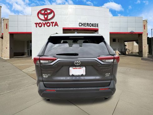 Used 2020 Toyota RAV4 XLE w/ Convenience Package AWD/4WD image 6