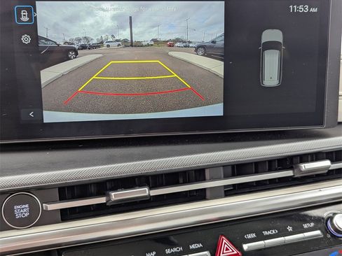 Certified 2025 Hyundai Santa Fe SEL image 8