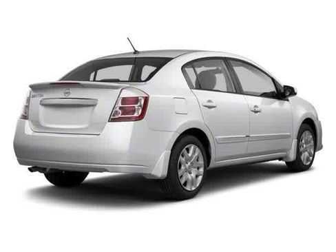 Used 2012 Nissan Sentra 2.0 SR FWD image 2