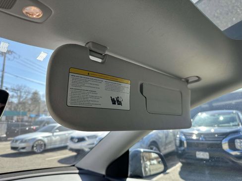 Used 2022 Tesla Model Y Long Range image 28