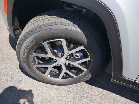 New 2025 Jeep Grand Cherokee Limited image 9