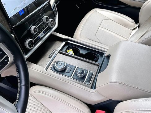 Certified 2023 Ford Expedition Limited AWD/4WD image 17