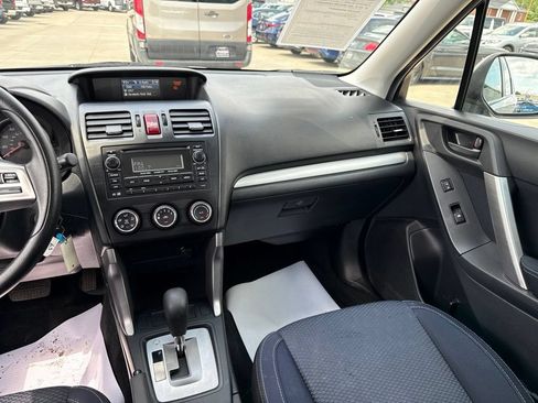 Used 2015 Subaru Forester 2.5i AWD/4WD image 10