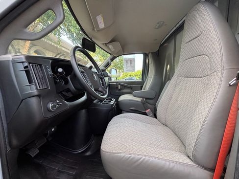 Used 2022 Chevrolet Express 3500 w/ Power Convenience Package RWD image 11
