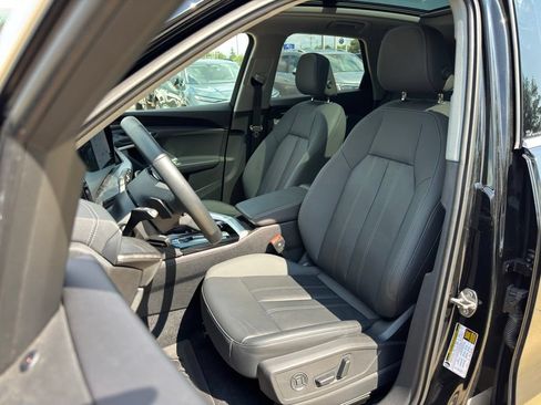 Used 2025 Audi Q5 Premium Plus w/ Premium Plus AWD/4WD image 5