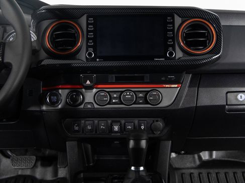 Used 2022 Toyota Tacoma TRD Sport w/ Technology Package image 34