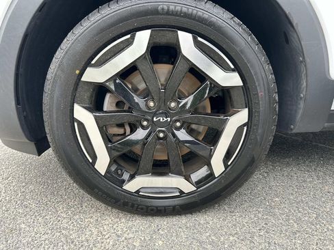 Certified 2023 Kia Telluride S w/ S Sunroof Package AWD/4WD image 32