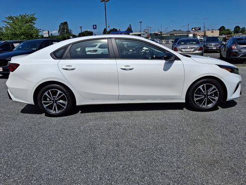Used 2024 Kia Forte LXS FWD image 7