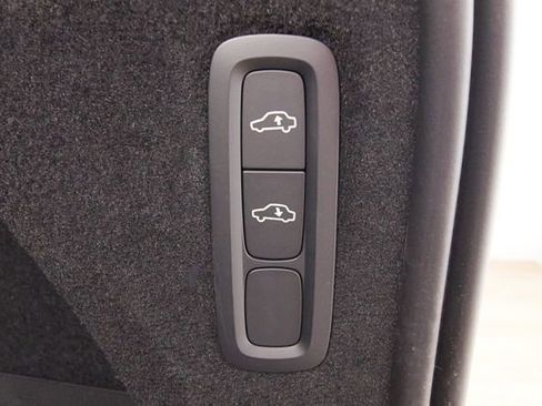 Used 2023 Volvo XC90 T8 Ultimate AWD/4WD image 29