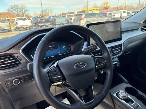 Used 2024 Ford Escape Platinum image 4