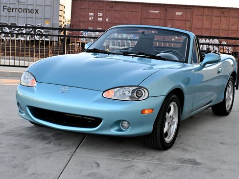 Used 2002 MAZDA MX-5 Miata image 16