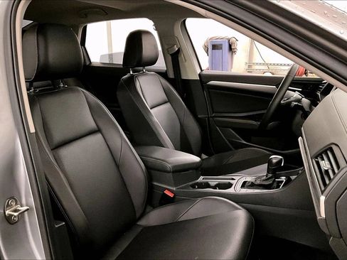 Used 2020 Volkswagen Jetta SE w/ SE Cold Weather Package image 7