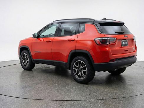 Used 2025 Jeep Compass Trailhawk image 6