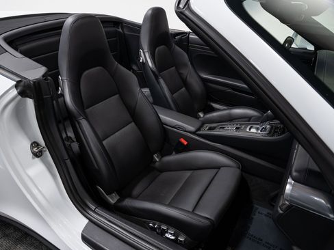 Used 2015 Porsche 911 Turbo S w/ High-end Infotainment Package image 63