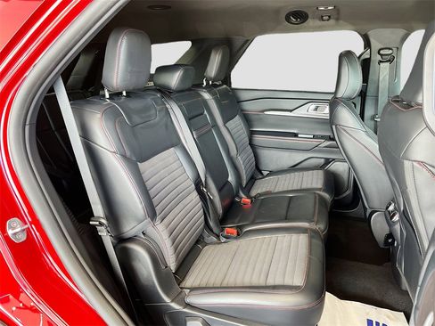 Used 2025 Ford Explorer ST-Line w/ Premium Package image 28