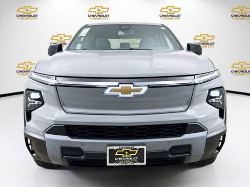 Used 2025 Chevrolet Silverado EV LT AWD/4WD image 2