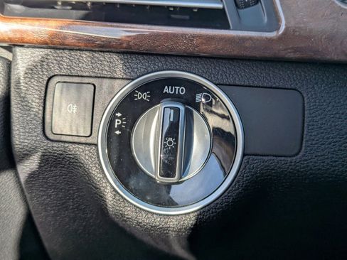 Used 2013 Mercedes-Benz E 350 Sedan image 33