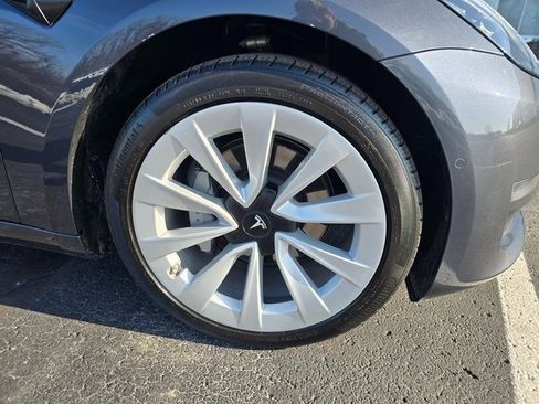 Used 2021 Tesla Model 3 Standard Range Plus image 5