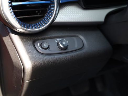 Used 2025 Chevrolet Trax LT image 12