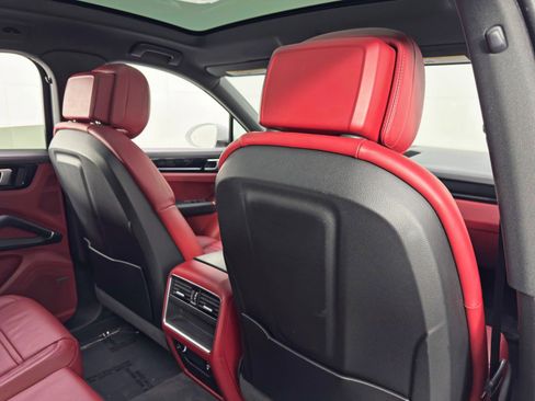 Used 2022 Porsche Cayenne Coupe w/ Premium Package image 42