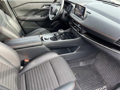 Used 2025 Nissan Rogue SV image 22