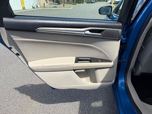 Used 2020 Ford Fusion SE FWD image 21