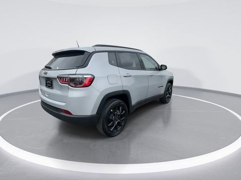 New 2026 Jeep Compass Latitude image 8