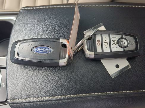 Used 2019 Ford Fusion SEL FWD image 27