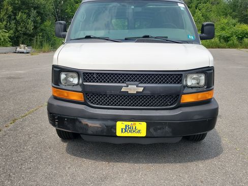 Used 2013 Chevrolet Express 1500 RWD image 2