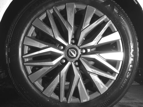 Used 2025 Nissan Altima 2.5 SV FWD image 14