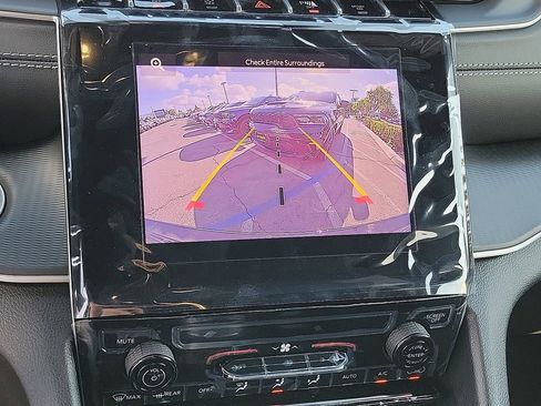 New 2025 Jeep Grand Cherokee Laredo X image 9