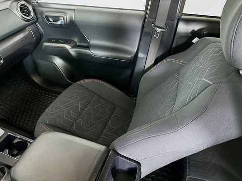 Used 2017 Toyota Tacoma TRD Off-Road image 25