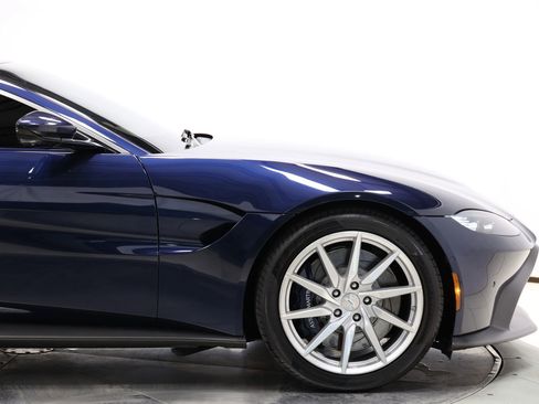 Used 2019 Aston Martin V8 Vantage Coupe RWD image 56