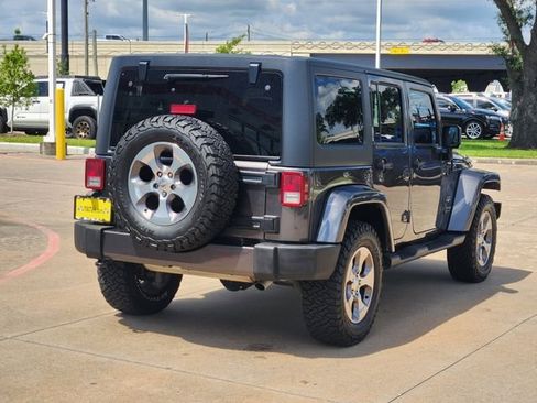 Used 2018 Jeep Wrangler Unlimited Sahara w/ Connectivity Group AWD/4WD image 5