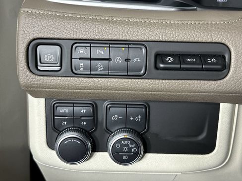 Used 2021 GMC Yukon Denali w/ Denali Premium Package AWD/4WD image 21