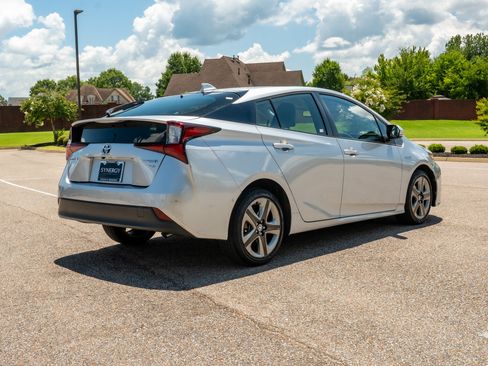 Used 2021 Toyota Prius XLE FWD image 6