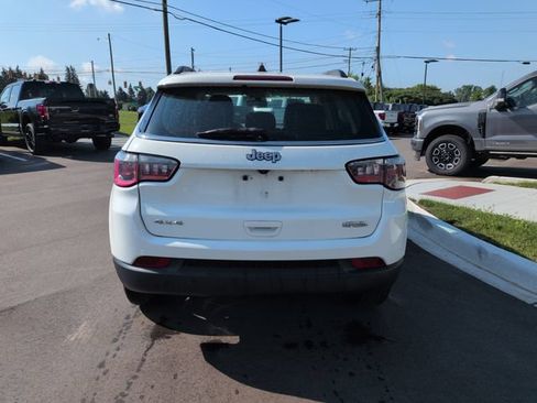 Used 2020 Jeep Compass Latitude w/ Cold Weather Group AWD/4WD image 4