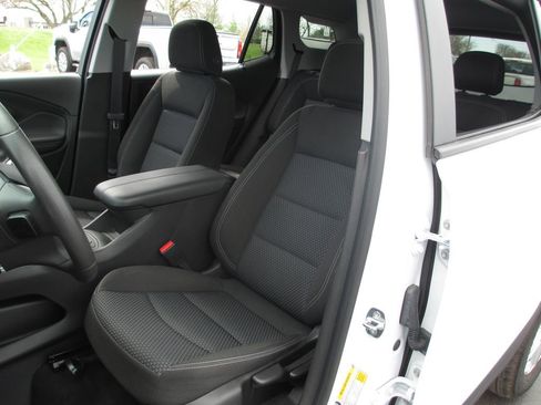 Used 2023 GMC Terrain SLE image 16