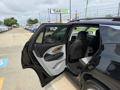 Used 2019 GMC Terrain SLE w/ Driver Convenience Package AWD/4WD image 16