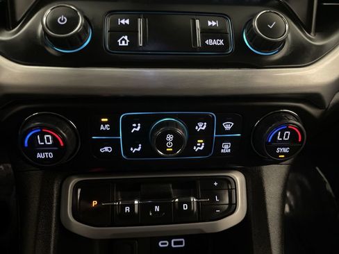 Used 2023 GMC Acadia SLE w/ Elevation Edition FWD image 12