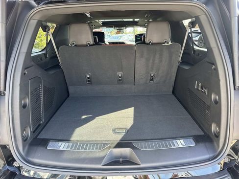 Used 2023 GMC Yukon XL Denali Ultimate image 8